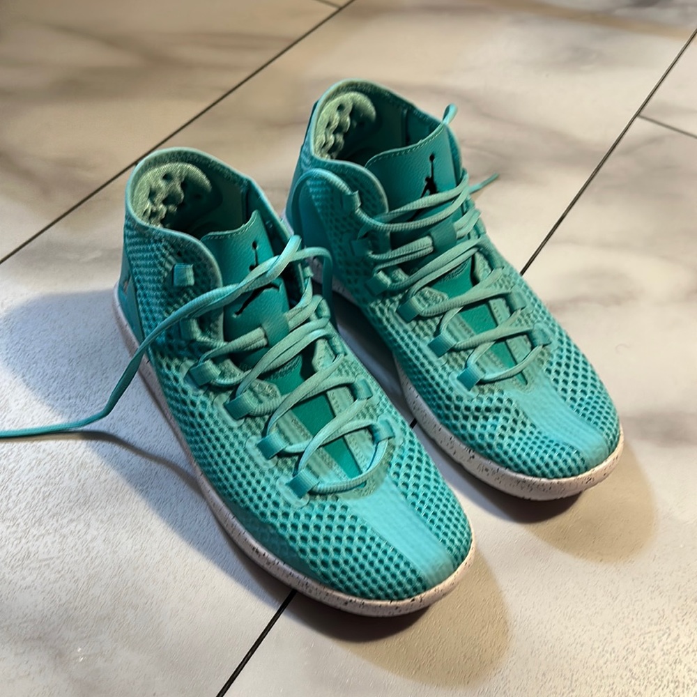 Jordan Reveal “Hyper Turquoise”
